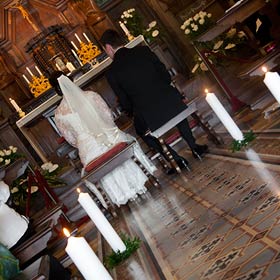 addobbi con candele matrimonio chiesa Orta