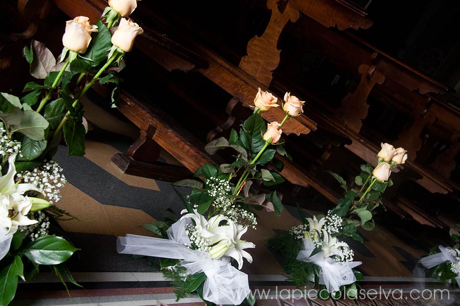 addobbi con rose matrimonio chiesa Orta addobbi con rose matrimonio chiesa Orta