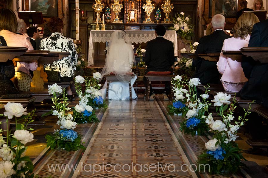 decorazione con fiori di peonie e ortensie, chiesa Sacro Monte Orta decorazione con fiori di peonie e ortensie, chiesa Sacro Monte Orta