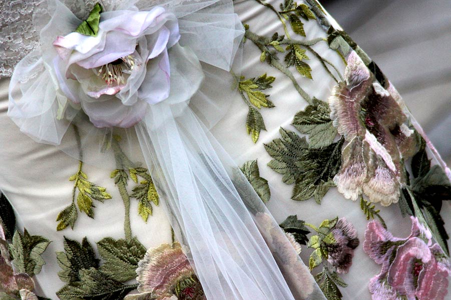 abito da sposa con disegni floreali abito da sposa con disegni floreali