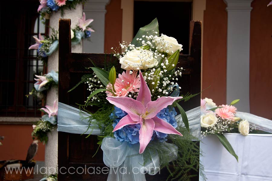 addobbo sedie sposi matrimonio a Villa Bossi addobbo sedie sposi matrimonio a Villa Bossi