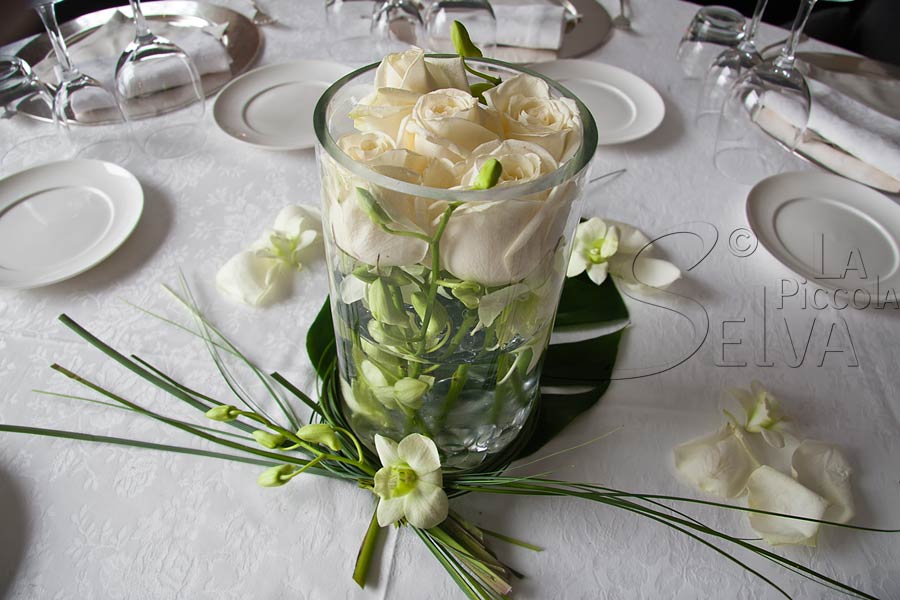 centrotavola con rose, matrimonio Hotel San Rocco centrotavola con rose, matrimonio Hotel San Rocco