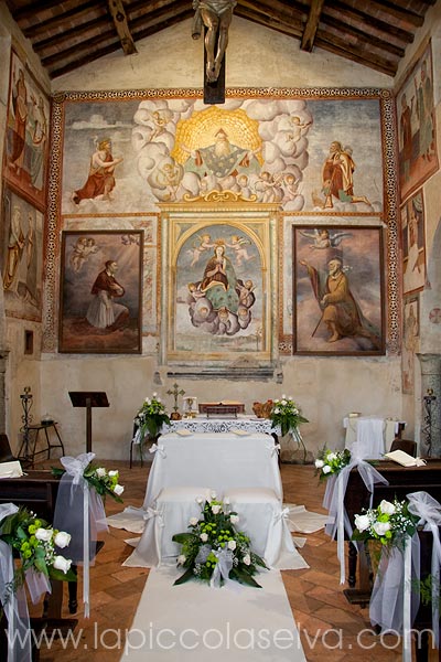 addobbi floreali chiesa di Veruno addobbi floreali chiesa di Veruno