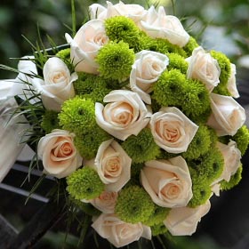 bouquet sposa con crisantemi verdi