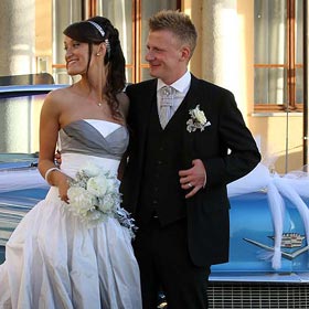 bouquet sposa con peonie bianche